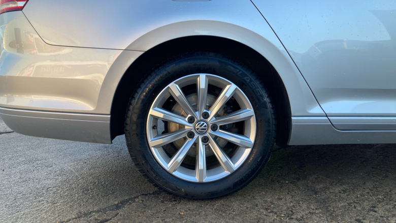 Volkswagen Passat 2.0 TDI SE Business 5dr Diesel Estate